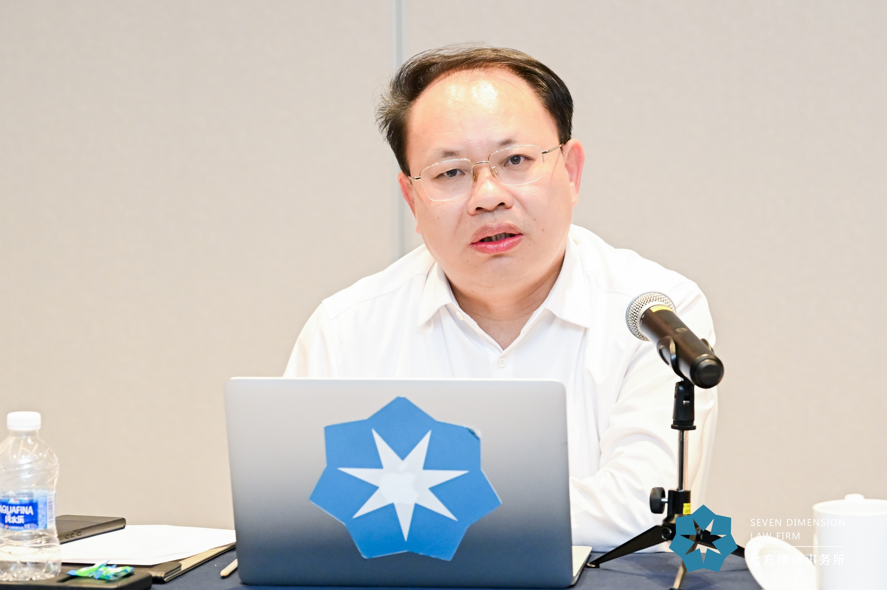 李.jpg